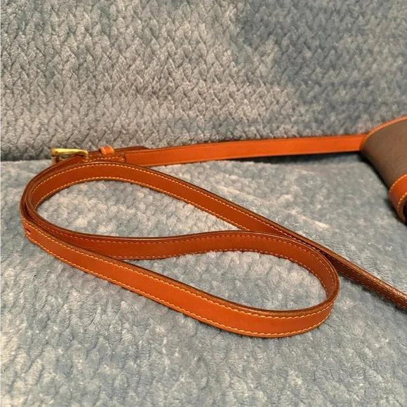 Dooney and Bourke Over and Under in Smoke - Picture 9 of 14